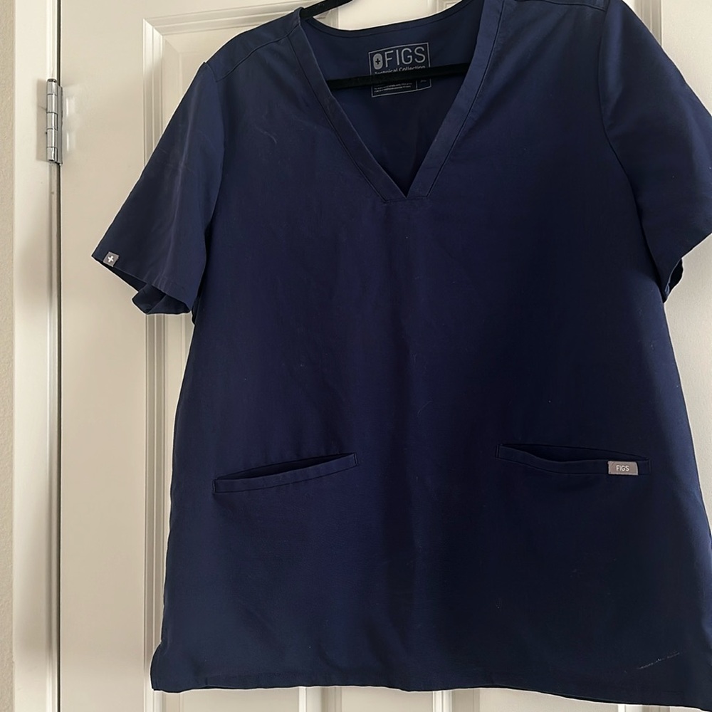 Figs scrub top